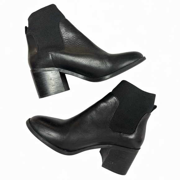 Steve Madden Womens Erika Ankle Sock Booties Size 7.5 Black Leather Almond Toe - Picture 3 of 9